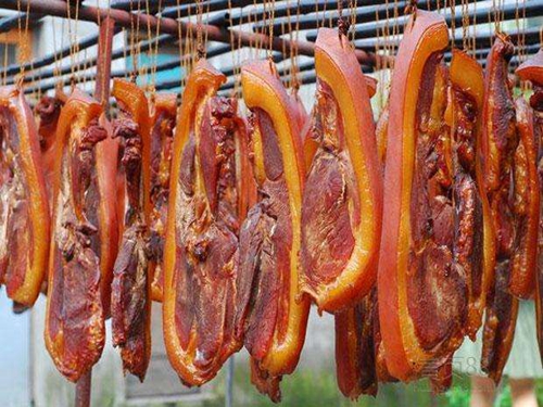 烟火中的年味，安博(中国)机械老家熏肉登报啦